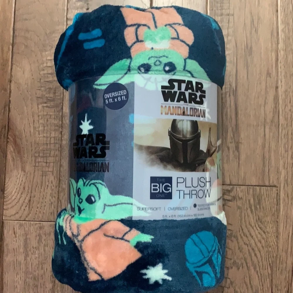 Disney Star Wars Oversized Plush Throw NWT - Picture 1 of 4